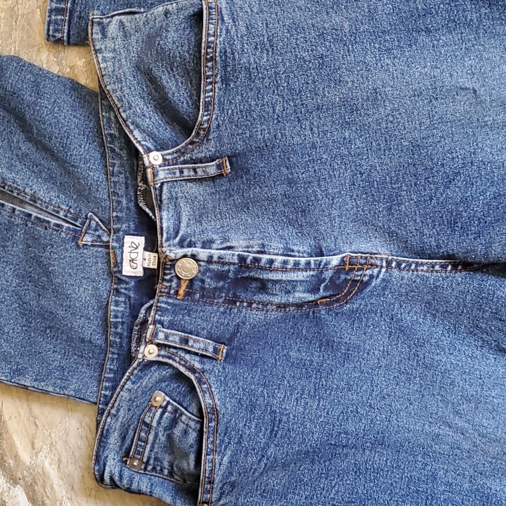 Cache Jean's - Picture 2 of 4